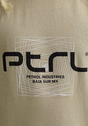 Petrol Industries, BOYS T-SHIRT SS CLASSIC PRINT - T-shirt print - light tan