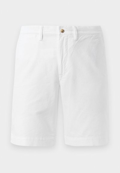 Hvite bomullsshorts med en avslappet passform, med knappeåpning foran, beltehemper og flat frontdesign. Glatt tekstur og kne-lengde.