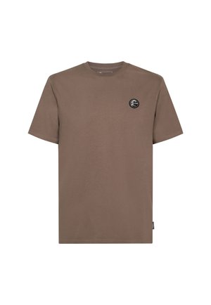T-shirt en coton marron avec col rond, manches courtes et un patch logo noir circulaire sur la poitrine. Ourlet inférieur plat, coupe décontractée.
