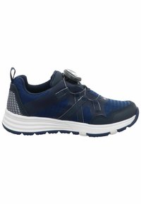 Scarpa sportiva navy con pannelli in rete, superiore testurizzato, chiusura a manopola tonda e suola intermedia bianca con suola in gomma testurizzata.