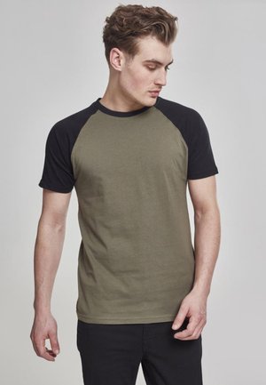 Olivgrünes T-Shirt mit schwarzen Raglanärmeln, aus Baumwolle gefertigt. Kurzarm, Rundhalsausschnitt, glatte Textur, taillierte Passform ohne sichtbare Muster.