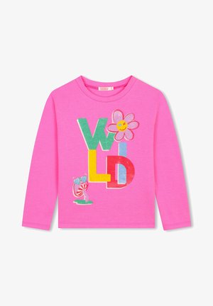 Pink langærmet skjorte med farverige bogstaver, der staver "WILD", en smilende blomst og en myntefarvet bolsje med solbriller.