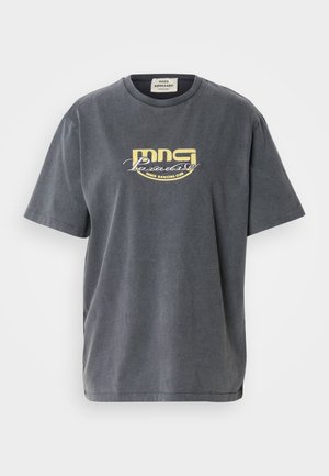 Grå bomullströja med korta ärmar. Har en gul grafisk tryck som står "MNG Paradise Disco Dancing Club" på framsidan.