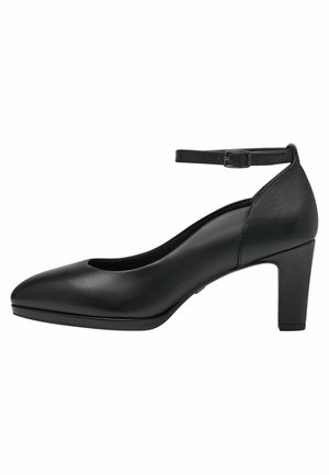 Chaussure à talon haut en cuir noir avec un bout pointu, une sangle de cheville et un talon carré. Texture lisse et design minimaliste.