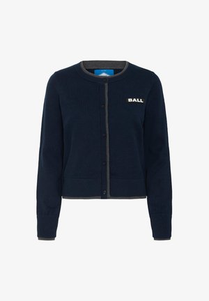 Tmavomodrý cardigan vyrobený z mäkkej pleteniny s šedými pruhmi na golieri a manžetách. Obsahuje zapínanie na gombíky a logo "BALL" na ľavej hrudi.