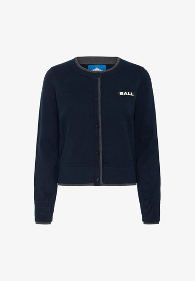 Tumši zila adīta kardigāna jaka, kas izgatavota no mīksta auduma ar pelēkām svītrām apkaklē un piedurkņu malās. Satur pogu aizdari un "BALL" logotipu kreisajā krūtī.