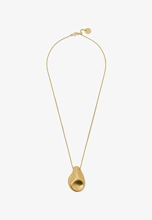 Collier en chaîne dorée avec un pendentif lisse de forme abstraite ressemblant à un galet poli, présentant une indentation arrondie.