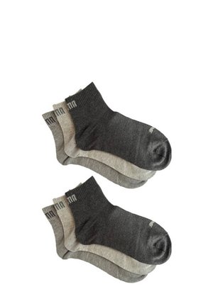 Set von vier Paar kurzen Socken in dunkelgrauen und hellgrauen Tönen. Hergestellt aus weichem Stoff mit gerippten Bündchen und minimalem Logodetail.