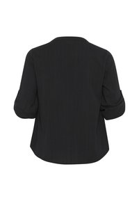 Czarna, tkana koszula z rękawami o długości trzech czwarte, w luźnym kroju, z detalem w postaci yoke z tyłu oraz podwiniętymi mankietami. Teksturowany materiał z delikatnymi paskami.