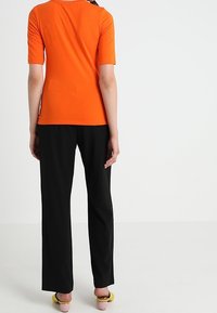 KIOMI Tygbyxor - black