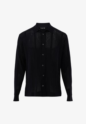 Schwarzes langärmliges Hemd mit Knopfleiste, feinen vertikalen transparenten Streifen und klassischem Kragen, auf weißem Hintergrund präsentiert.