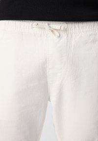 INDICODE JEANS Hlače - offwhite