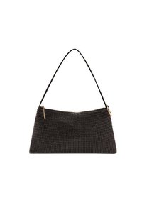 Sac à main en maille noire avec une texture lisse, une forme incurvée et une seule bandoulière réglable. Présente des accents en métal doré. Design rectangulaire.