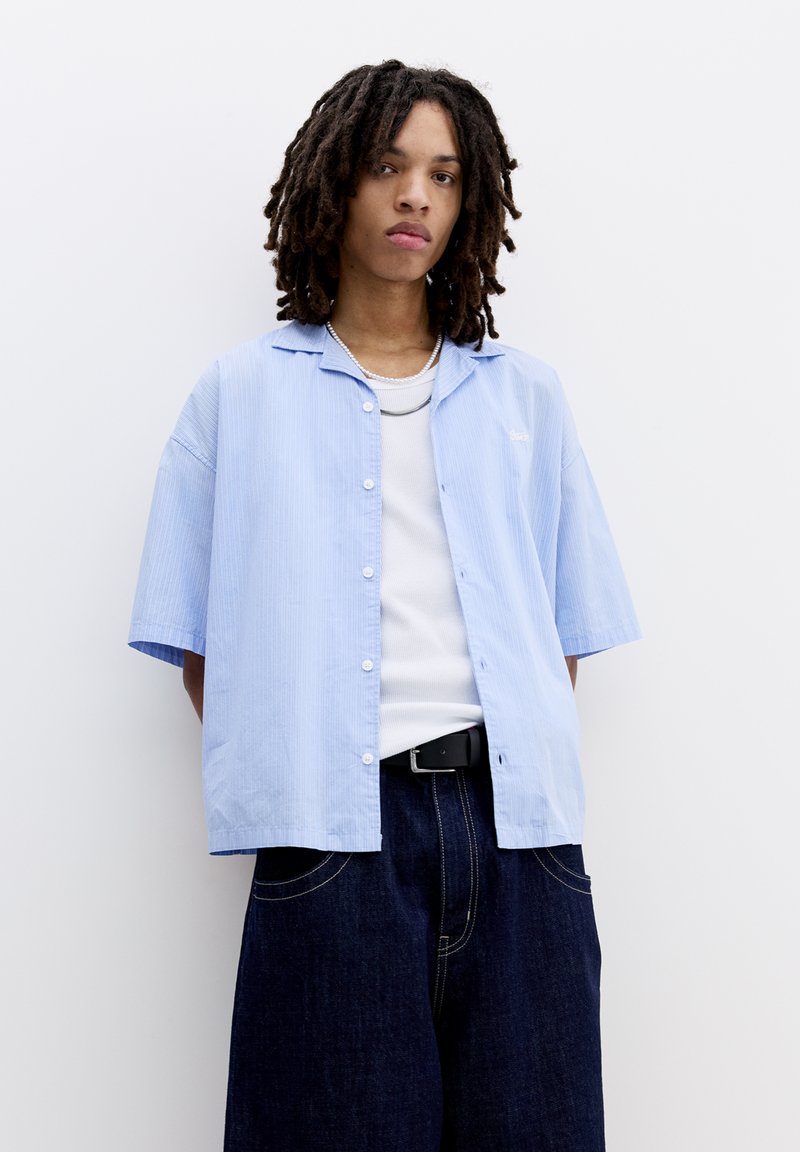 PULL&BEAR - SHORT SLEEVE - Hemd - light blue, Vergrößern