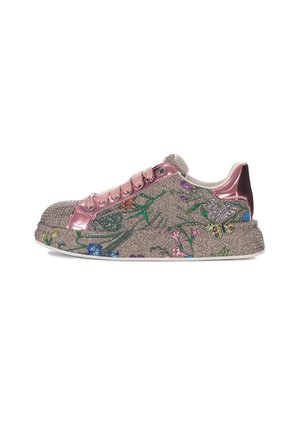 - Sneakersy niskie