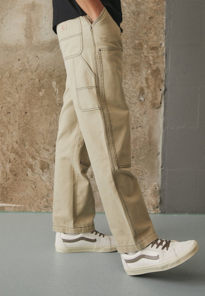 Dickies MADRAS UTILITY PANT Stoffhose desert sand/sand Zalando.at