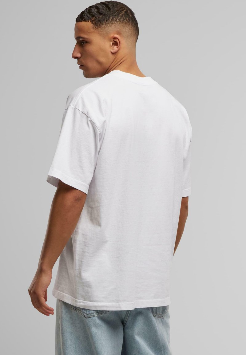 979954_8