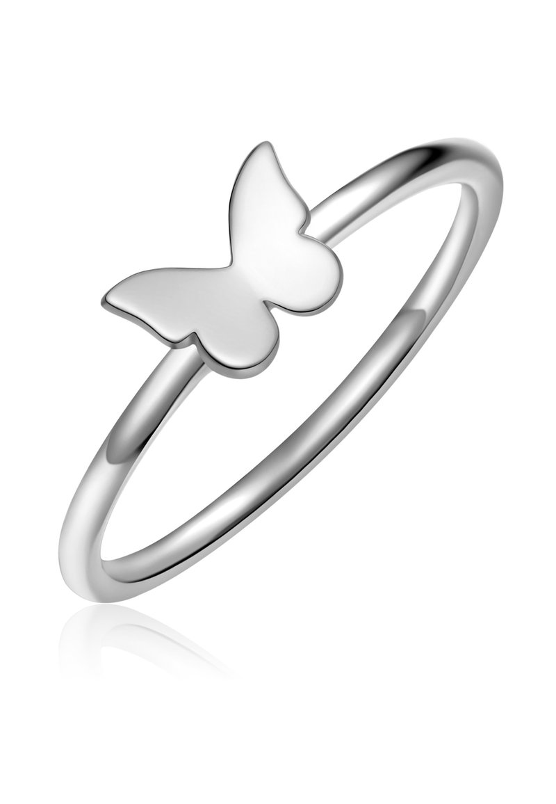 Ezüst gyűrű, amelynek tetején pillangó motívum látható, vékony szalagon. Simább, fényes felület, minimalista esztétikával.