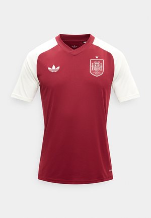 Bordeauxrode en witte voetbalshirt met korte mouwen en V-hals, Adidas-logo op de rechterborst, en het embleem van het Spaanse nationale team op de linkerborst.