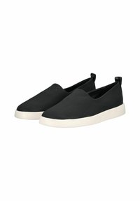 Schwarze Leinenschlupfschuhe mit einer weißen Gummisohle und Zugschlaufen, die eine glatte Textur und ein minimalistisches Design aufweisen.