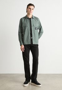 Calvin Klein Jeans CARGO OVERSHIRT - Skjorter - endless grey