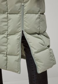 Áhkká MIT KAPUZE - Dunfrakker - graugrün