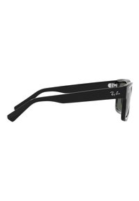 Occhiali da sole Ray-Ban neri con lenti rettangolari, finitura opaca elegante e design minimalista. Presentano aste sottili e logo laterale.