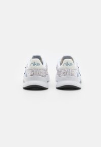 Nike Performance W NIKE SUPERREP GO 3 FLYKNIT - Sapatilha de treino - white/black/lt marine/violet ash/worn blue/total orange