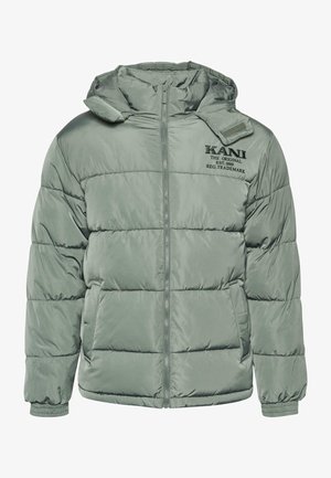 Zateplená prešívaná bunda vo svetlozelenom odtieni, so zapínaním na zips, kapucňou, elastickými manžetami a výšivkou loga na hrudi. Hladký, lesklý povrch.