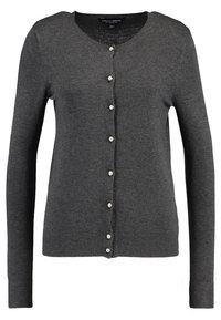 Cardigan gris de punto con mangas largas, cuello redondo y ocho botones decorativos en la parte delantera. Dobladillo y puños acanalados para un ajuste ceñido.