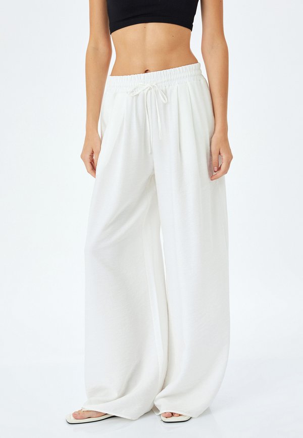 HIGH RISE - Stoffhose