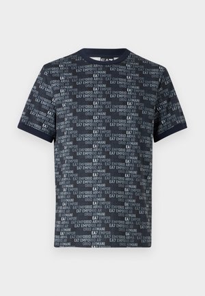 T-shirt blu navy con logo stampato in tutto il capo in diverse dimensioni. Collo rotondo, maniche corte, materiale in cotone morbido.