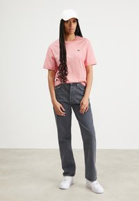 Lacoste T-Shirt basic - tourmaline