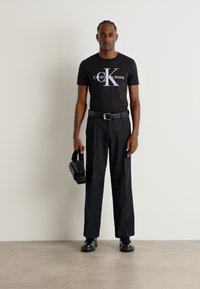 Calvin Klein Jeans SEASONAL MONOLOGO TEE - Marškinėliai su spaudiniu - black/pastel lilac