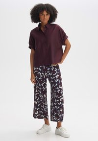 OPUS KURZARM FUJONA - Button-down blouse - amarena