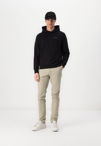 Calvin Klein ENLARGED BACK LOGO HOODIE - Majica s kapuljačom - black