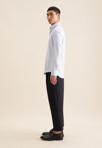 Seidensticker SLIM - Camicia elegante - light blue
