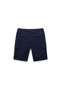 Laivastonsiniset puuvillaiset cargo-shortsit, joissa on kaksi takataskua ja sivutaskut, litteä edusta ja tikatut yksityiskohdat.