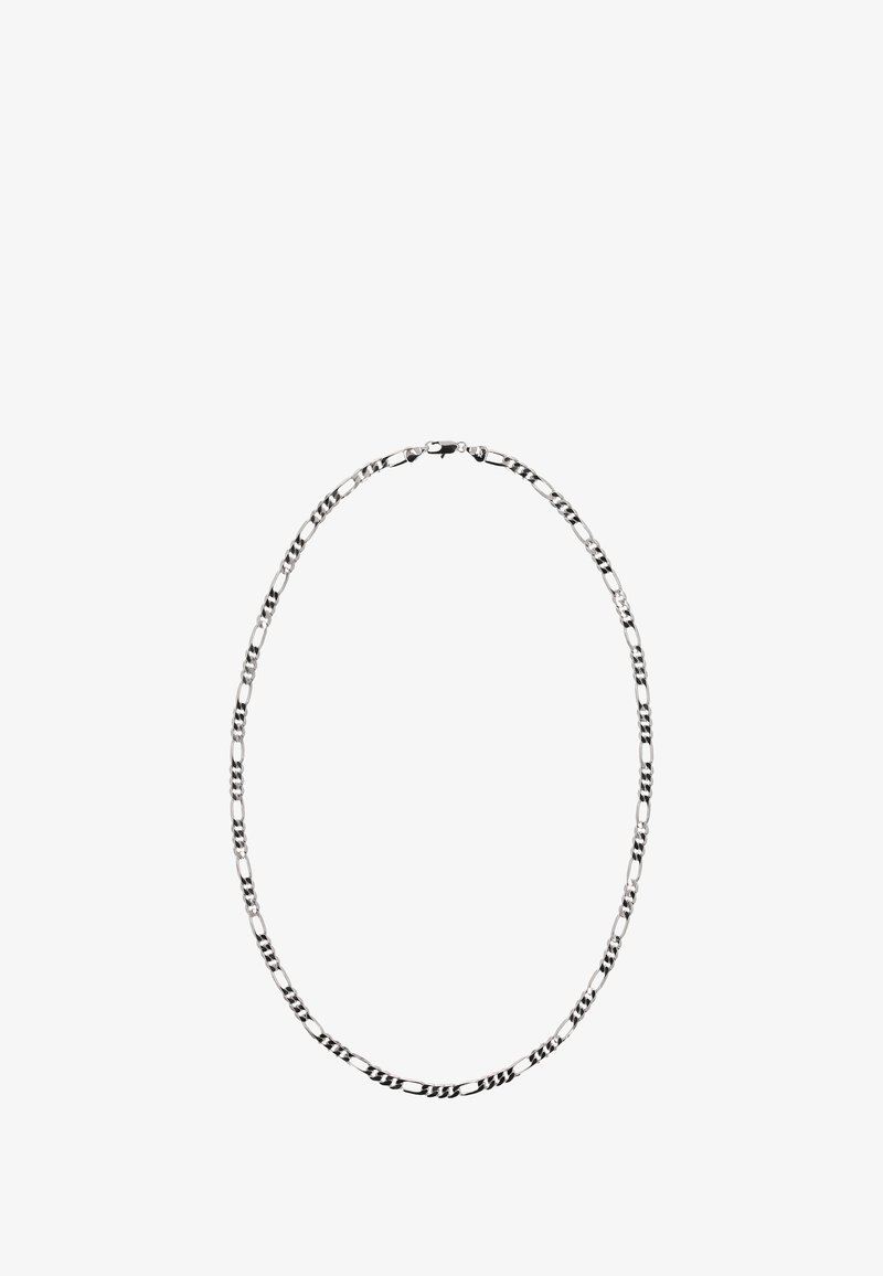 Hopeaketju, joka koostuu pidennetyistä, toisiinsa kytkeytyvistä lenkeistä, joissa on kiiltävä viimeistely ja turvallinen klipsukiinnitys.