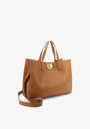 Braune Lederhandtasche mit doppelten Griffen, abnehmbarem Schulterriemen und goldfarbenem Verschluss vorne, verziert mit weißen Nahtakzenten.