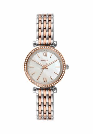 Fossil polshorloge met een roségouden en zilveren schakels band, witte wijzerplaat met roségouden Romeinse cijfers en een met kristallen bezette lunette, toont 10:10:36.