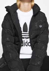 adidas Originals Zimní kabát - black