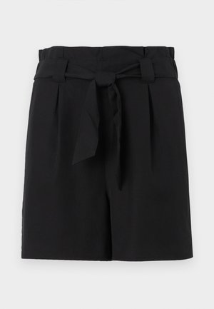 Schwarze maßgeschneiderte Shorts mit hoher Taille, ausgestattet mit einem gebundenen Gürtel, Falten und glatter Stoffstruktur.