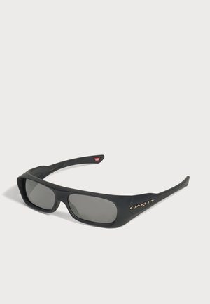 Черни правоугълни слънчеви очила Oakley с тъмни лещи и лого Oakley на рамките, показани на бял фон.