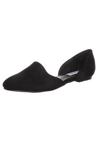 Ballerines en daim noir avec un bout pointu et un petit talon. Présentent un design avec decoupe sur le côté et une doublure intérieure lisse. Style simple et minimaliste.