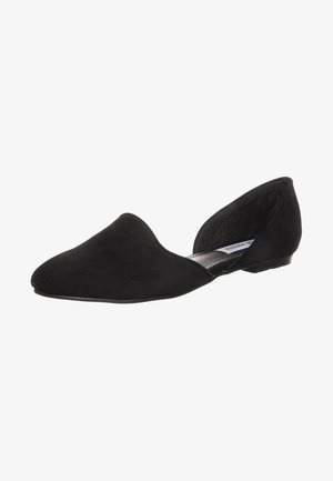 Ballerines en daim noir avec un bout pointu et un petit talon. Présentent un design avec decoupe sur le côté et une doublure intérieure lisse. Style simple et minimaliste.