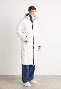 BOSS TROMS  - Geacă cu puf - white