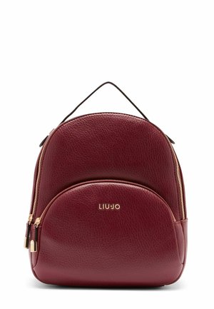 Weinrote Leder-Rucksack mit abgerundetem Design, ausgestattet mit einer vorderen Reißverschlusstasche und dem "LIU JO"-Logo in goldener Schrift.