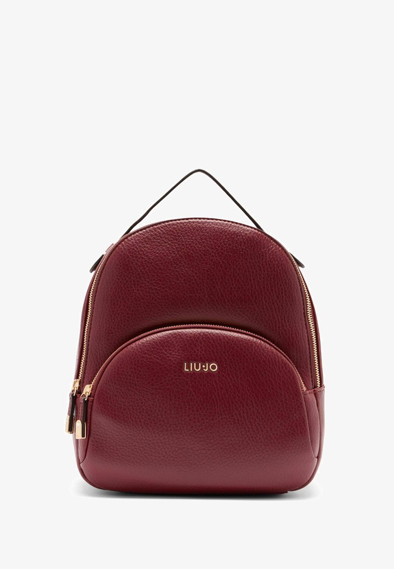 Rucsac din piele cărămiziu cu un design rotunjit, având un buzunar frontal cu fermoar și logo-ul "LIU JO" în litere aurii.
