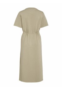 Robe khaki à manches courtes avec un col rond, taille cintrée et silhouette droite, fabriquée en tissu doux et léger.